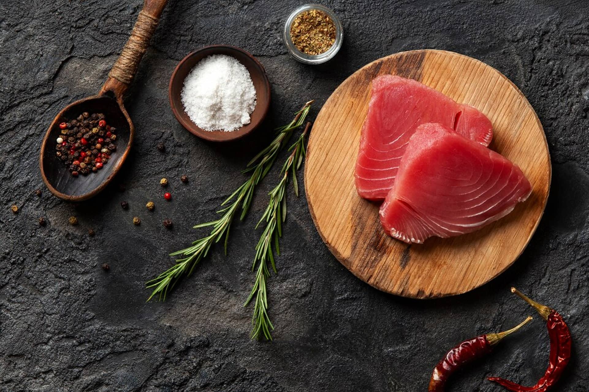 Tuna Steak vs Saku Block